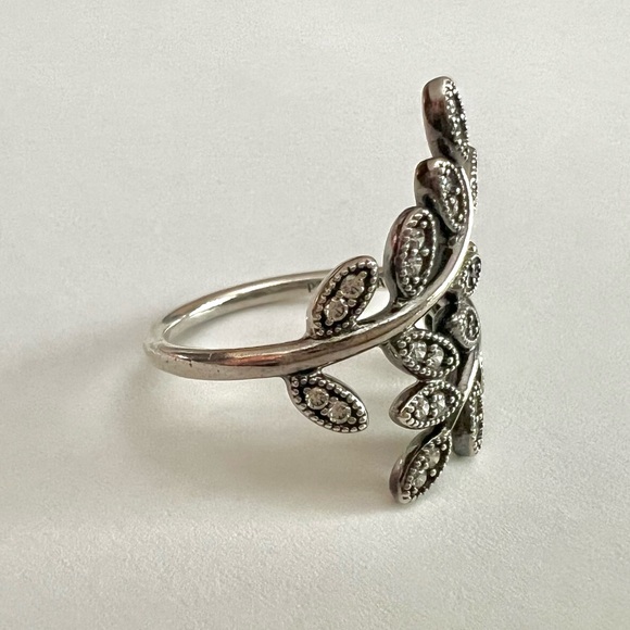 Pandora Sparkling leaves ring collectible - Picture 10 of 12